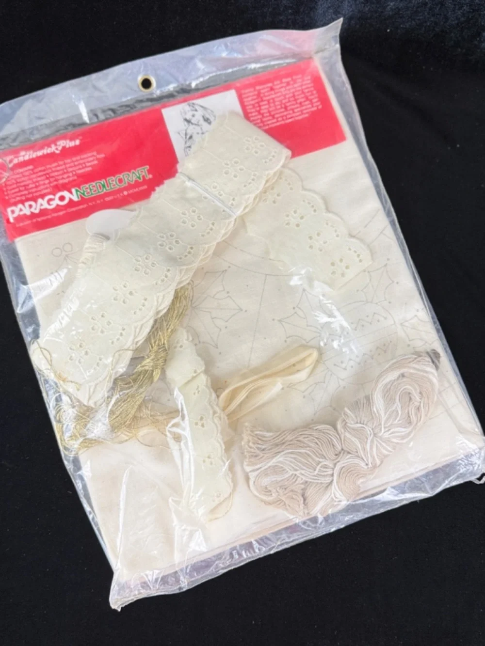 New 1983 Paragon Needlecraft Kit Candlewick Plus 20in Wreath Sealed Package